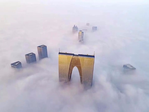 在霧霾天，讓索樂(lè)圖光導(dǎo)照明系統(tǒng)為人們的健康“保駕護(hù)航”